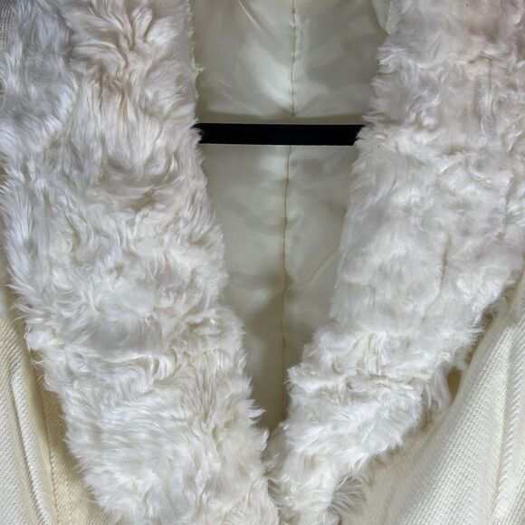 DKNY Jeans Sleeveless Faux Fur Vest w/ Belt. Off White. Size Large. - Picture 4 of 11